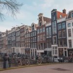 Amsterdam spécialité culinaire : guide des saveurs incontournables à goûter sur place