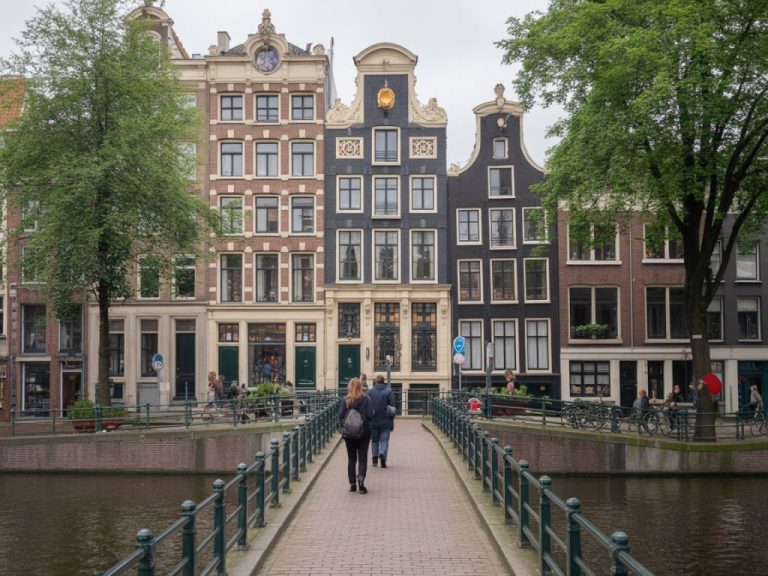 Amsterdam insolite : 7 lieux surprenants et méconnus à découvrir hors des sentiers battus