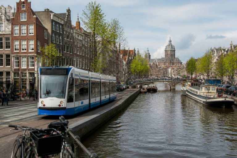 Transports Amsterdam prix : guide complet pour se déplacer à Amsterdam