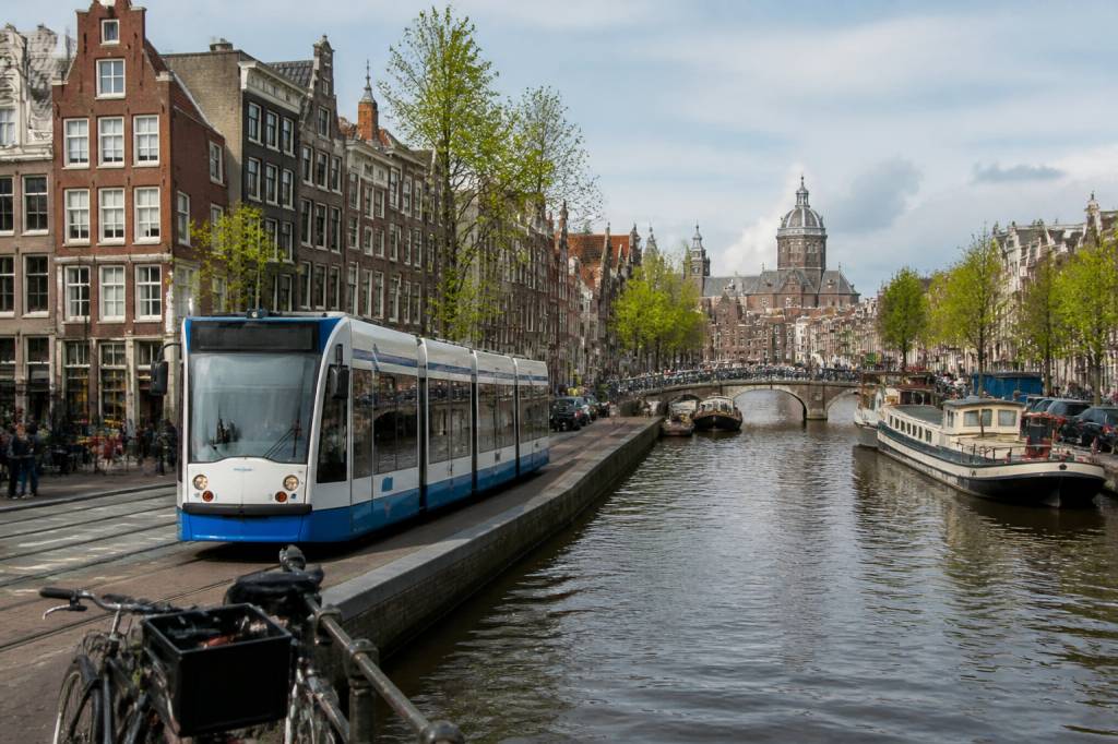 Transports Amsterdam prix : guide complet pour se déplacer à Amsterdam