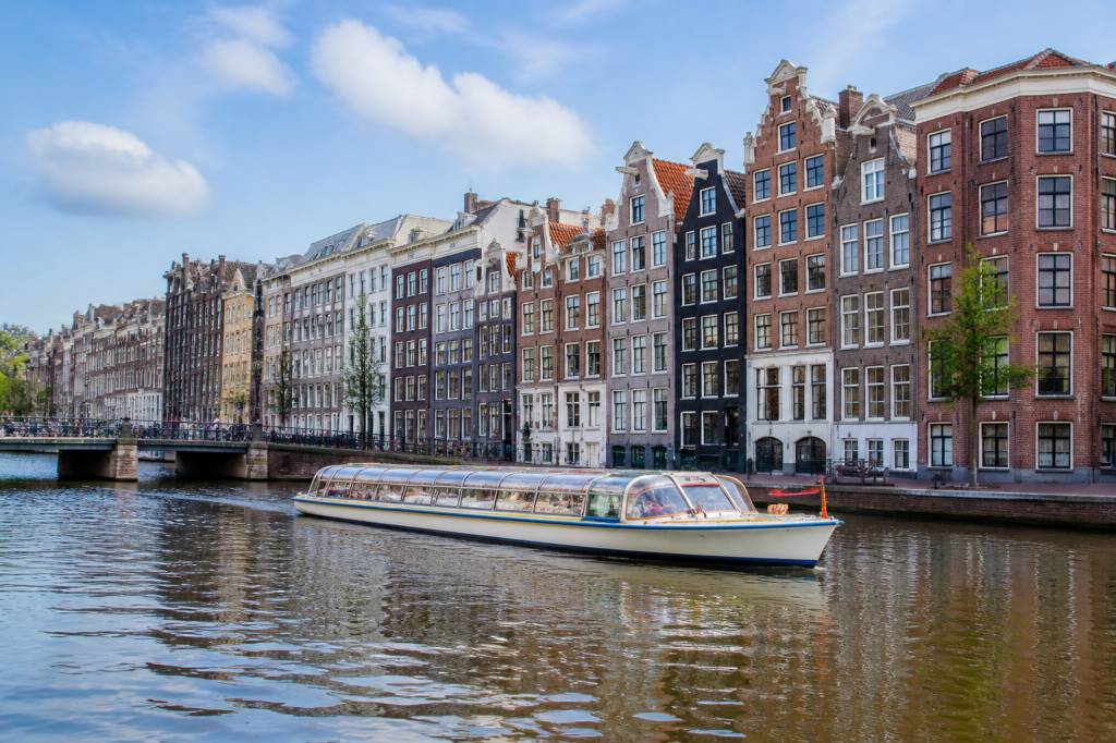 Aéroport Amsterdam centre ville : comment rejoindre le cœur de la ville