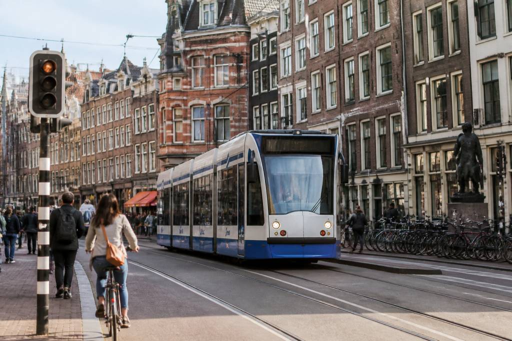 Prix transport Amsterdam : combien prévoir pour se déplacer dans la ville