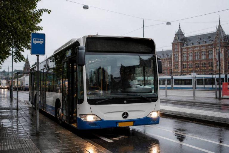 Bus Amsterdam : comment se déplacer facilement dans la ville