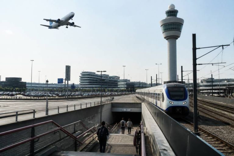Comment aller de l’aéroport d’Amsterdam au centre-ville ?人人操