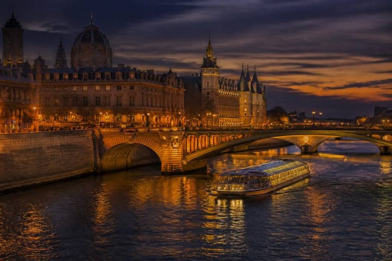 Illumination à Paris : les lieux incontournables à découvrir en soirée