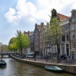 Amsterdam langue parlée : tout savoir pour communiquer aux Pays-Bas