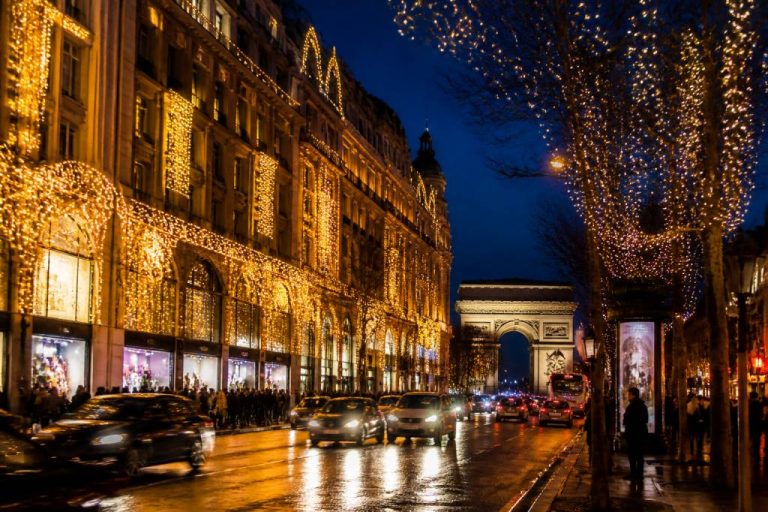Illuminations de Noël à Paris : les plus beaux lieux à découvrir en hiver